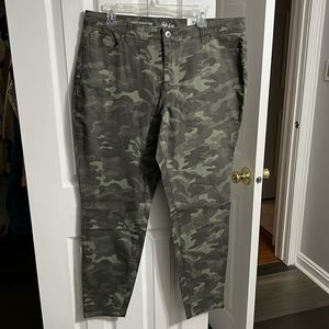 Style and Co camo print pants